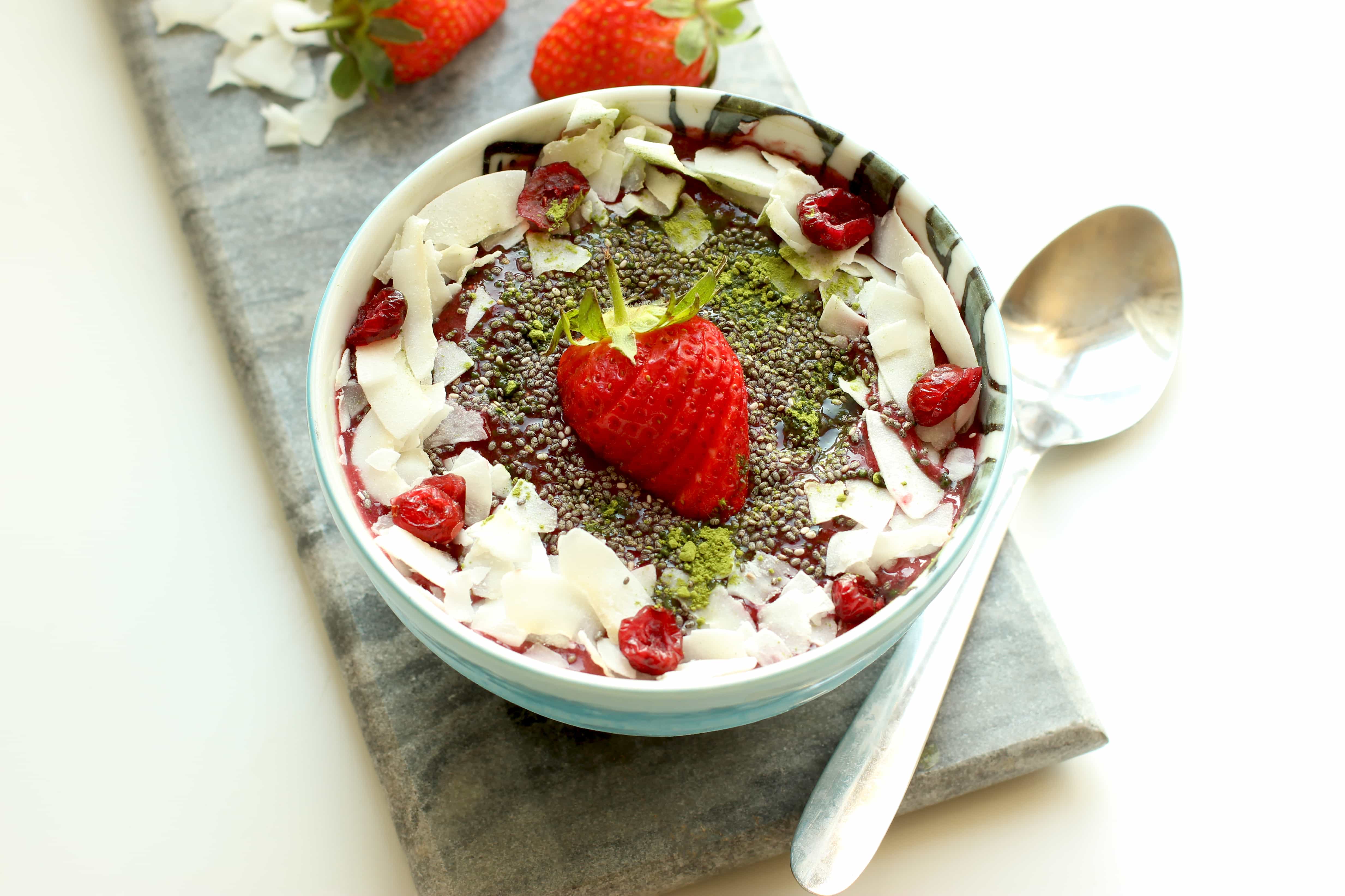 Superfood Smoothie Bowl - The Petite Cook