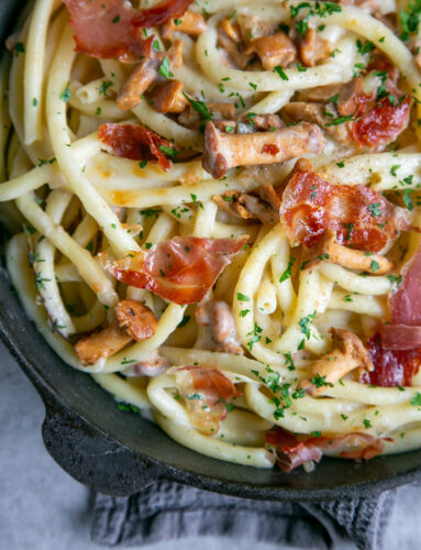 Pasta with Chanterelle Mushrooms and Prosciutto - The Petite Cook™