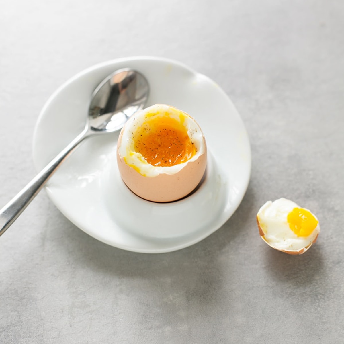 https://www.thepetitecook.com/wp-content/uploads/2019/12/perfect-soft-boiled-eggs-recipe.jpg