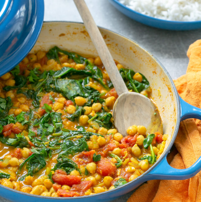 Quick Chickpea and Spinach Curry (Chana Masala) - The Petite Cook™