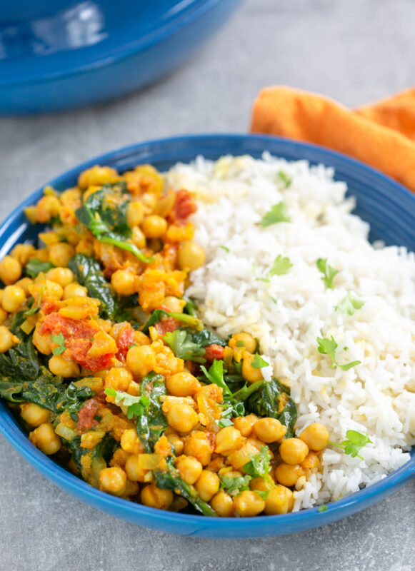 Quick Chickpea and Spinach Curry (Chana Masala) - The Petite Cook™