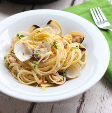 linguine alle vongole aka linguine with clams.