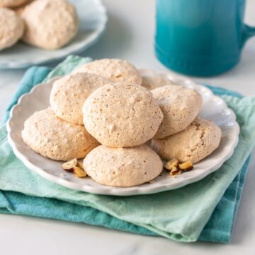 Brutti ma Buoni cookies.